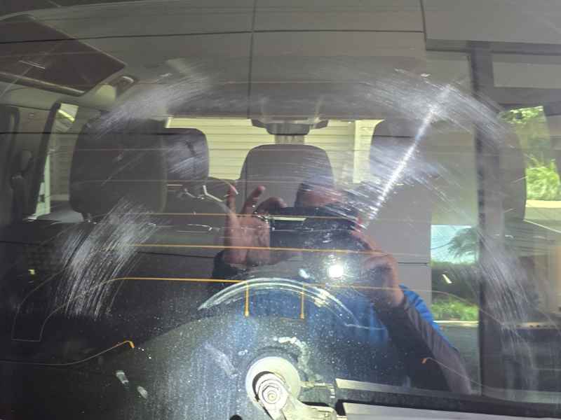 Glass scratch removal service